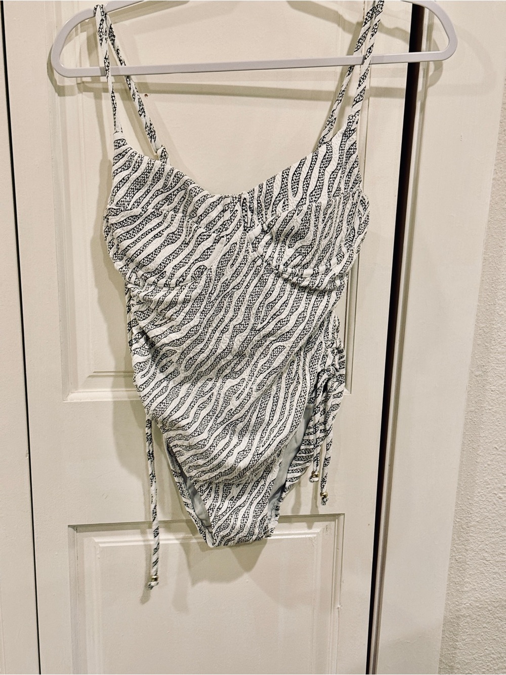 Time and Tru Black and White Printed One-Piece